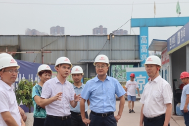 集團(tuán)公司董事長鄧華帶隊(duì)前往內(nèi)江市、隆昌市考察紡織、糧食儲(chǔ)運(yùn)、撬裝加油等項(xiàng)目