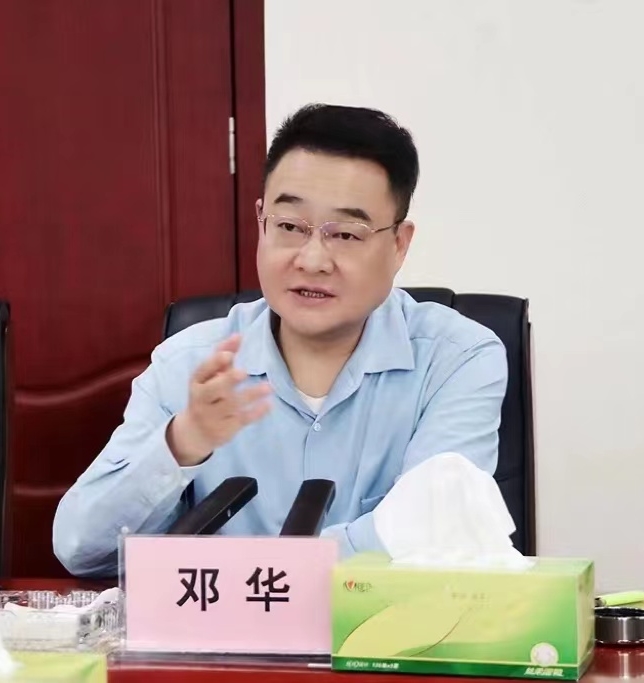 鄧華主持召開萬源“兩端兩網”試點建設“舊院黑雞”產業(yè)發(fā)展工作推進會