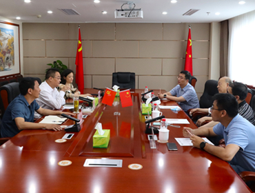 鄧華會見四川大學(xué)教授葉光斗、巨石集團(tuán)成都有限公司執(zhí)行董事、總經(jīng)理陳杰等一行