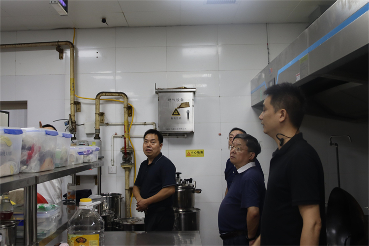 省供銷社黨組成員、理事會(huì)副主任向偉益帶隊(duì)檢查指導(dǎo)棉麻集團(tuán)安全生產(chǎn)工作