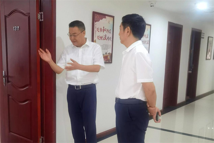 省供銷社黨組成員、機關黨委書記李先明帶隊檢查指導棉麻集團安全生產工作